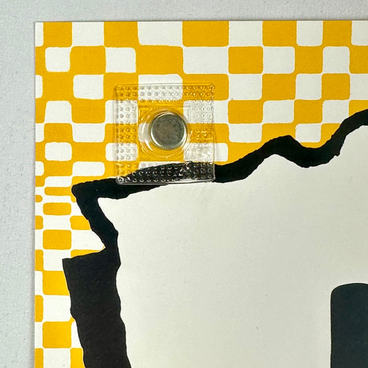 Small electronic component on a yellow and white checkered background