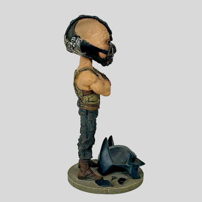 Statue of a character with a mask and tactical gear on a white background