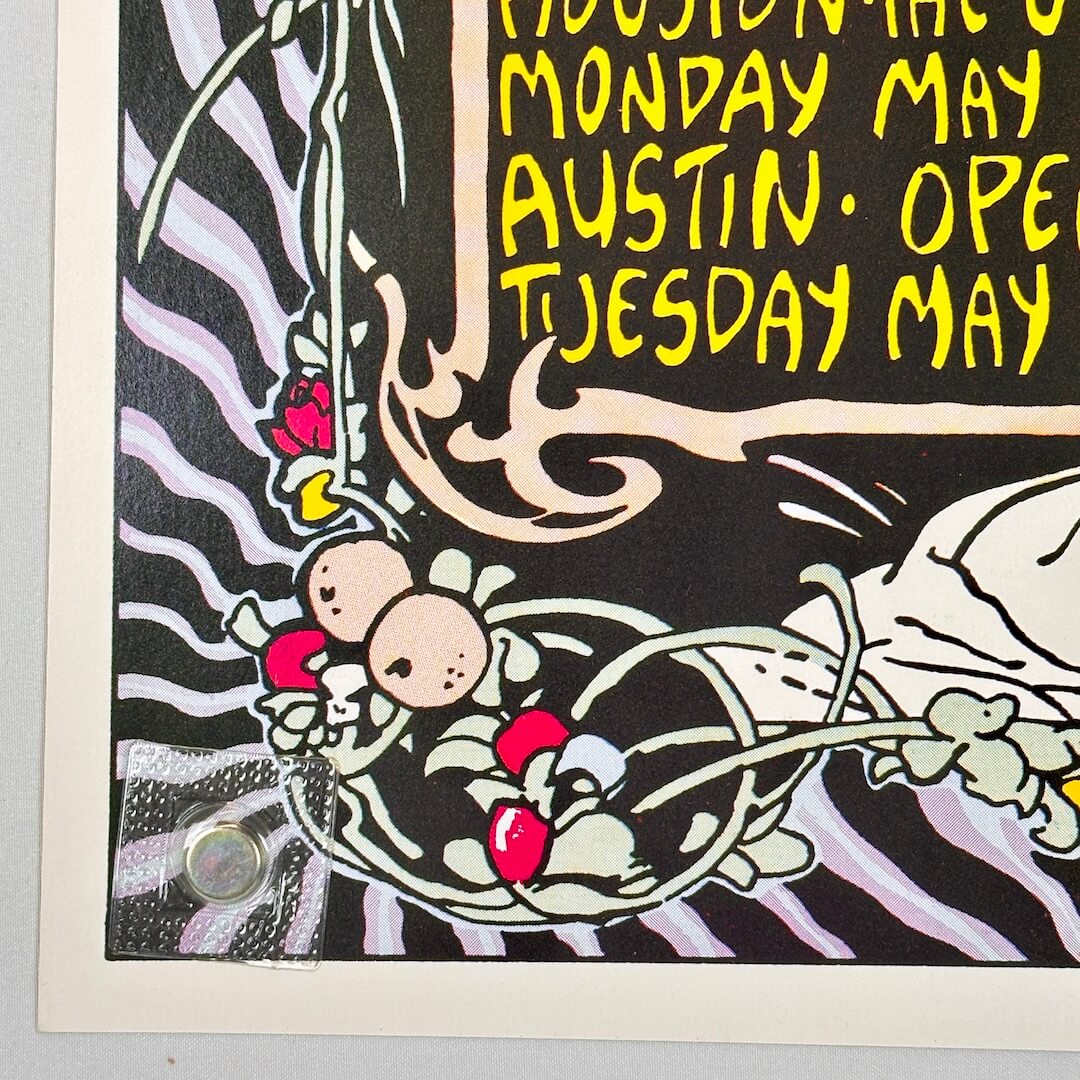 Bottom left corner of poster with crisp corner and clean edges, thus in mint condition. 