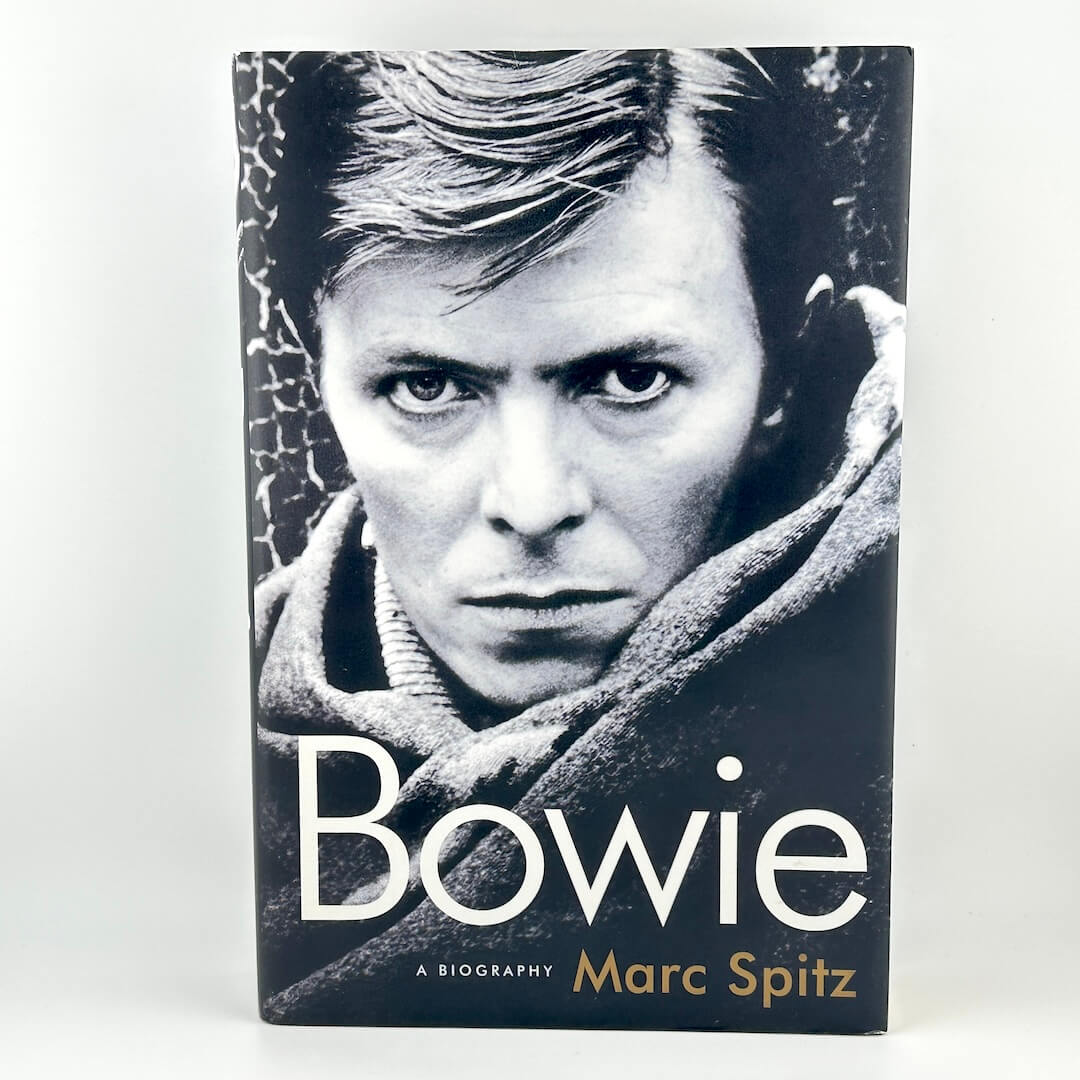 Book cover of 'Bowie: A Biography' by Marc Spitz featuring a black and white portrait of David Bowie.