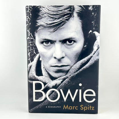 Book cover of 'Bowie: A Biography' by Marc Spitz featuring a black and white portrait of David Bowie.