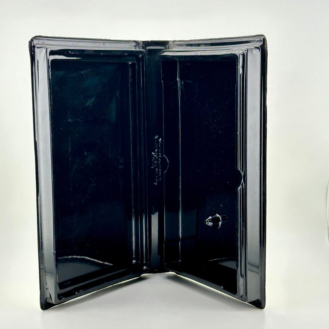 Image of VHS case interior to show shiny black with no cracks or scratches.