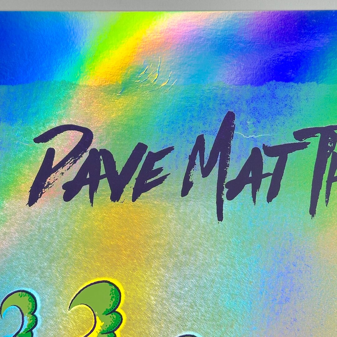 Close-up of creases by "Dave Matthews" at top center of poster design. 