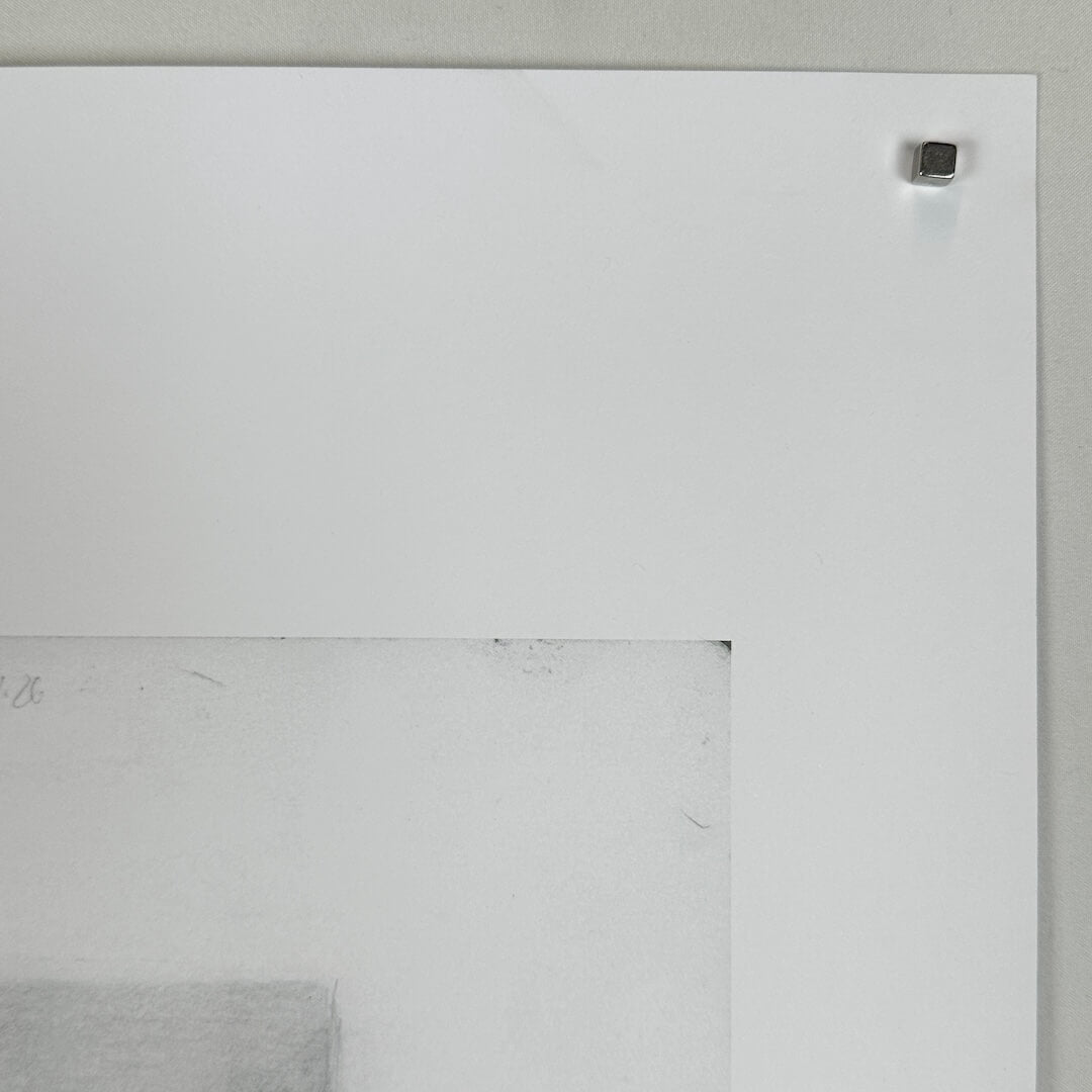 Top right corner of poster with no visible damage. 