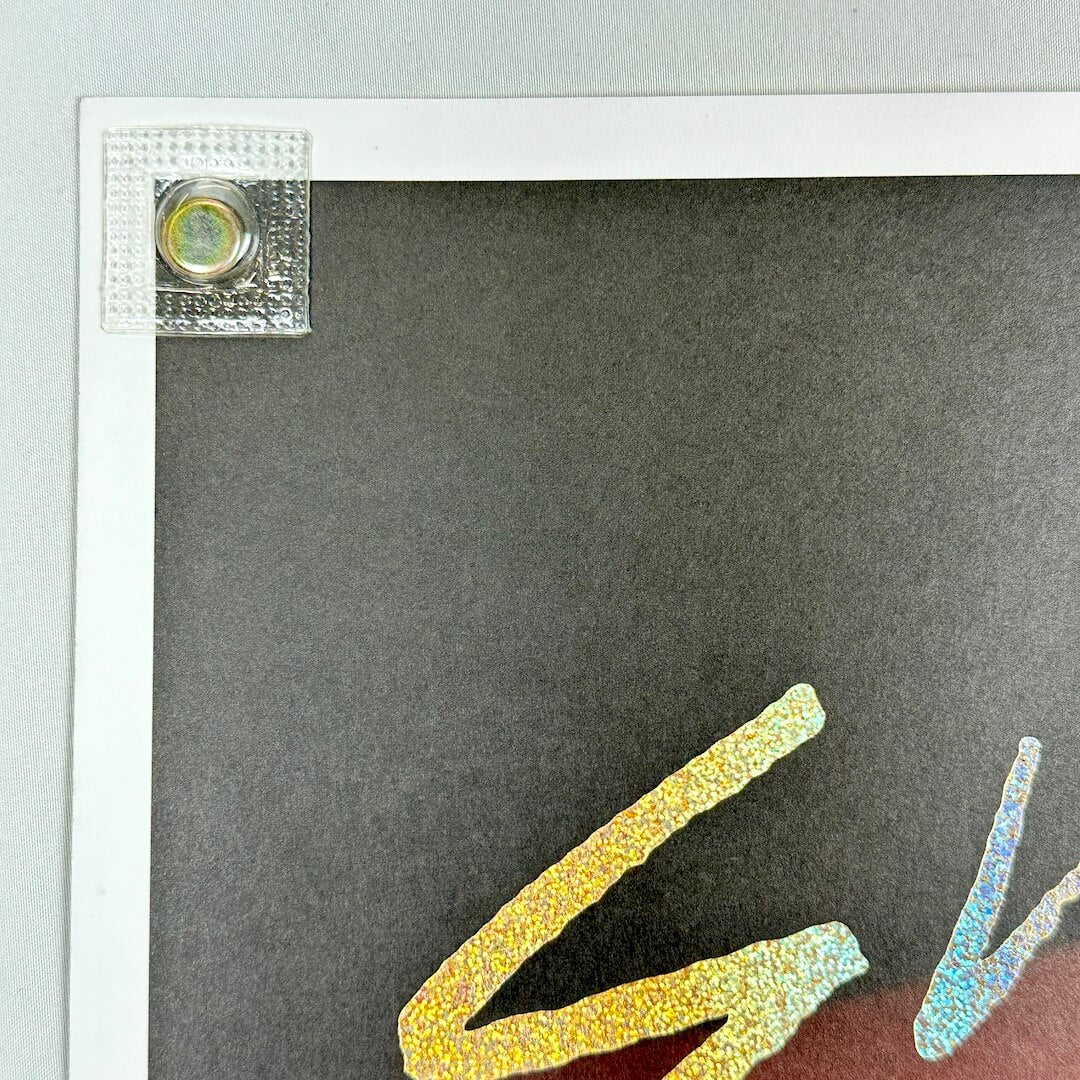 Close-up of top left corner of poster to show no visible damage. 