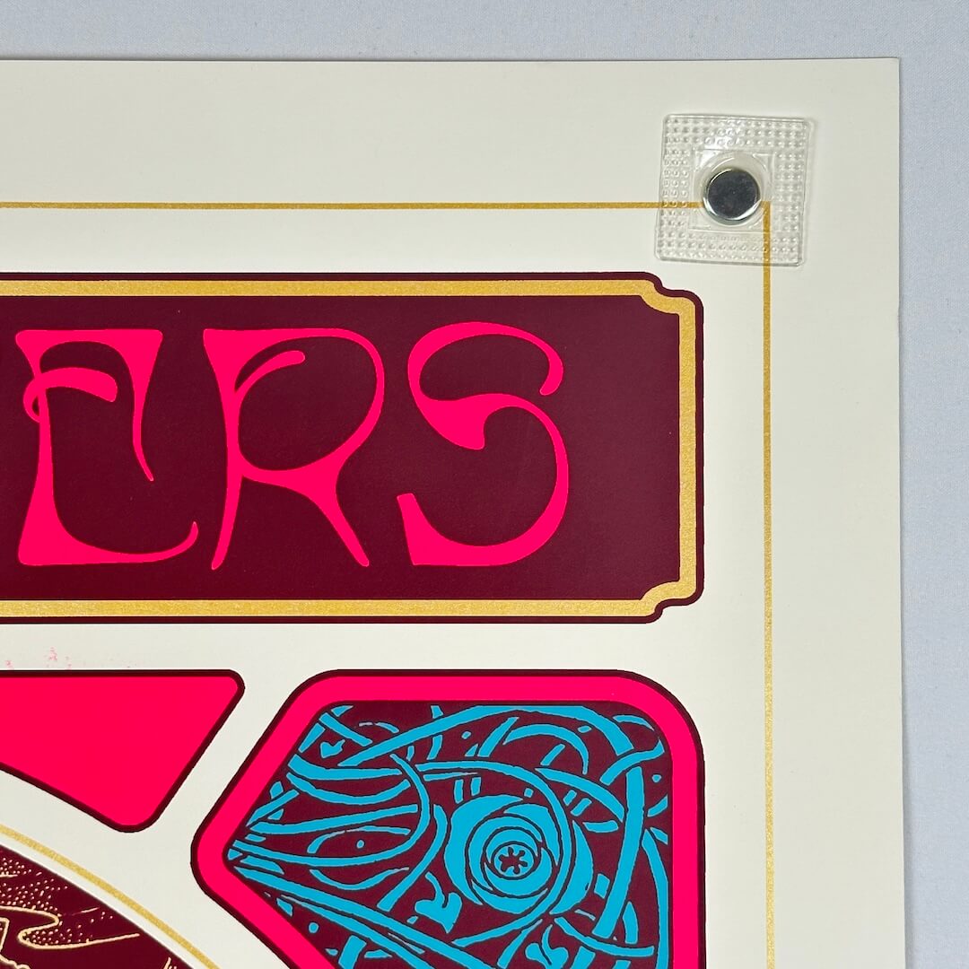 Top right corner of poster showing no damage to corner or edges. 