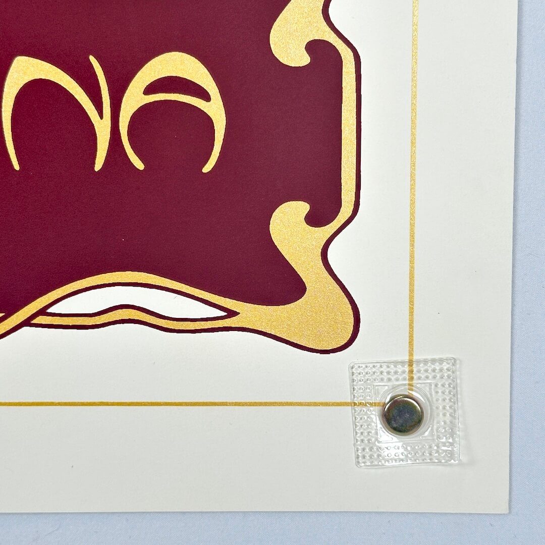 Bottom right corner of poster showing no damage to corner or edges. 