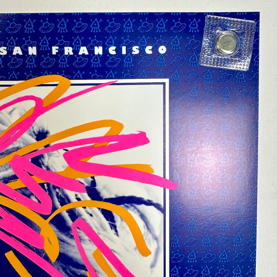 Top right corner of poster showing crisp corner and clean edges, in mint condition. 