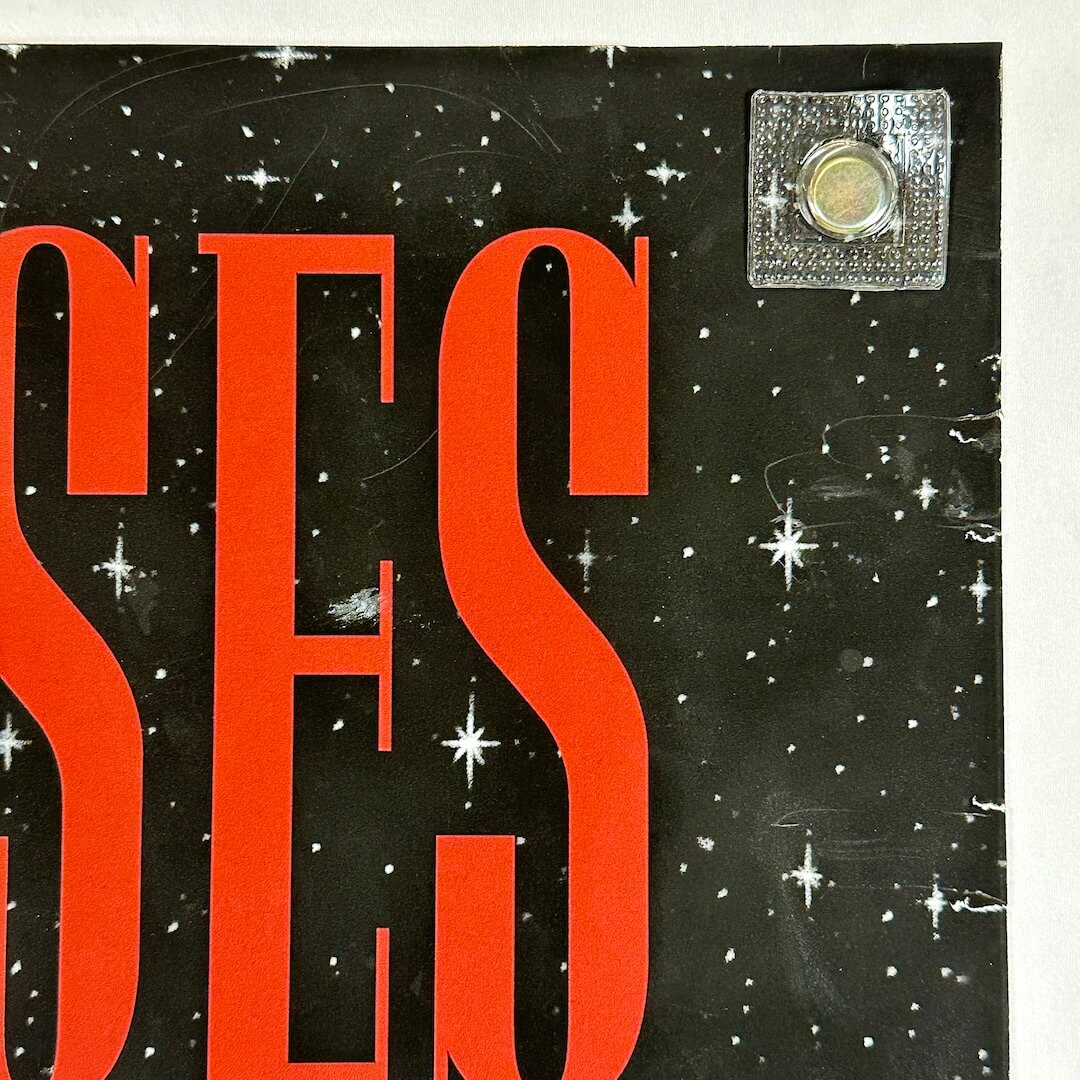 Red letters 'SES' on a black background with star-like shapes