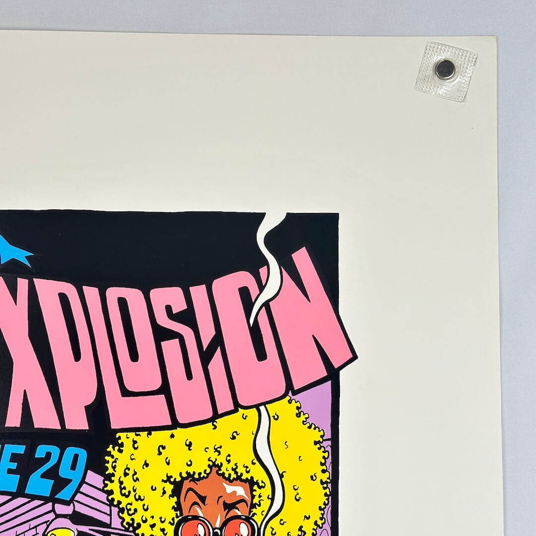 Top right corner of poster showing crisp edges and corner. 