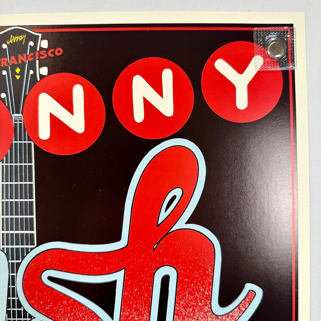 Top right corner of poster showing crisp corner and clean edgers, in mint condition. 