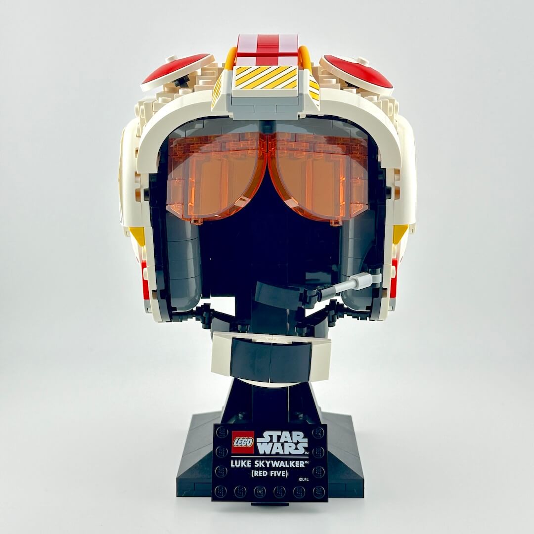 LEGO Star Wars Luke Skywalker helmet on a white background