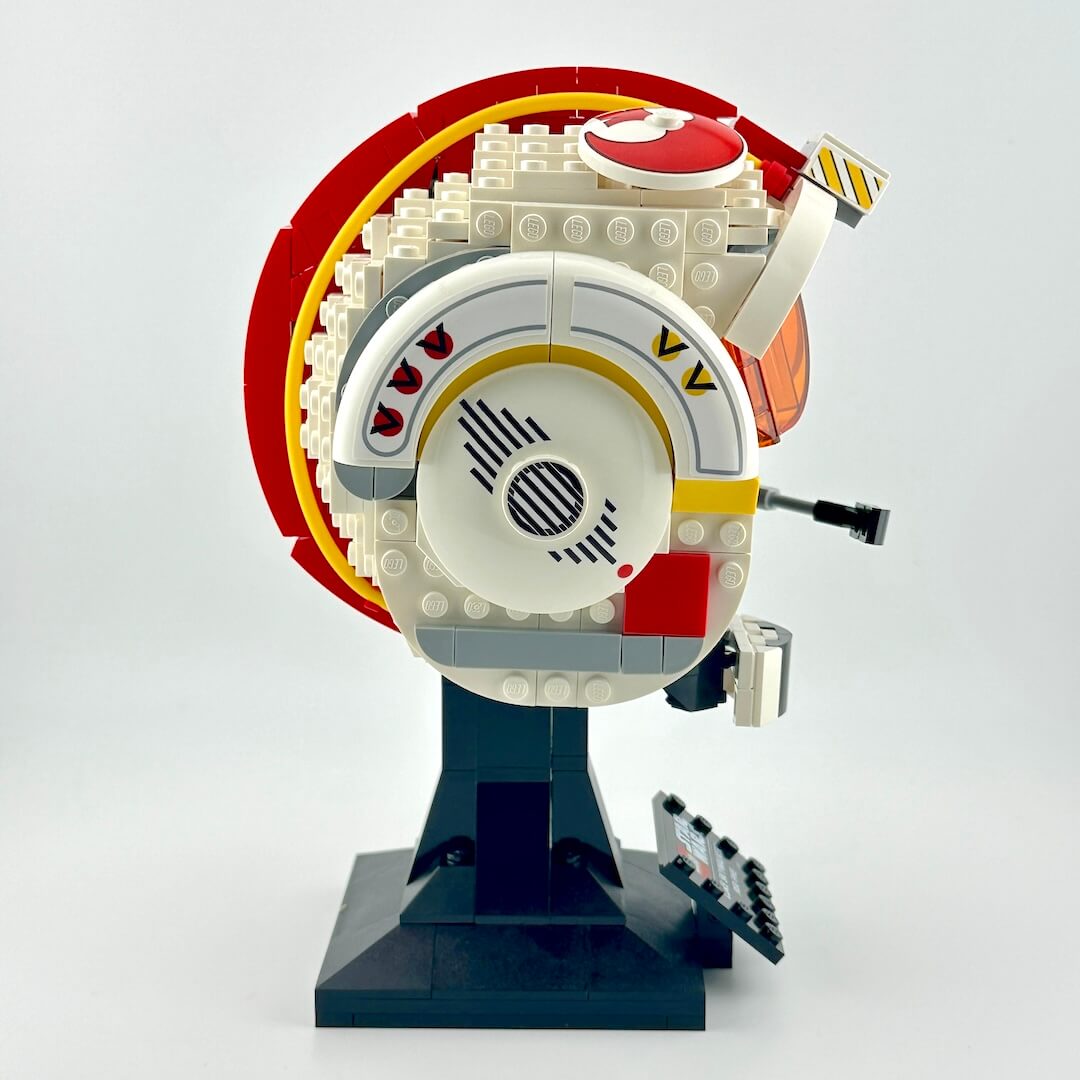 LEGO Star Wars Luke Skywalker helmet on a white background