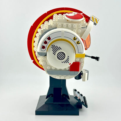 LEGO Star Wars Luke Skywalker helmet on a white background