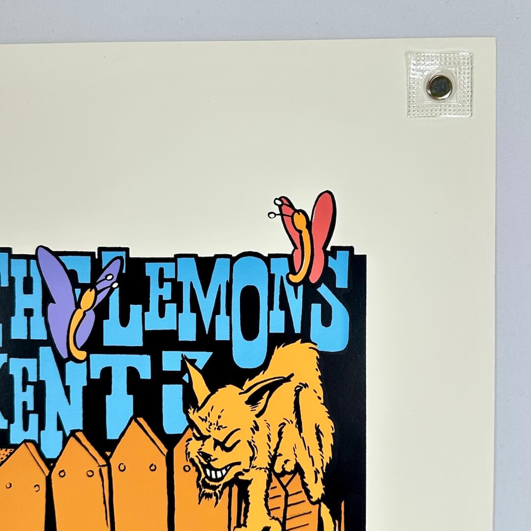 Top right corner of poster showing crisp corner and clean edges. 