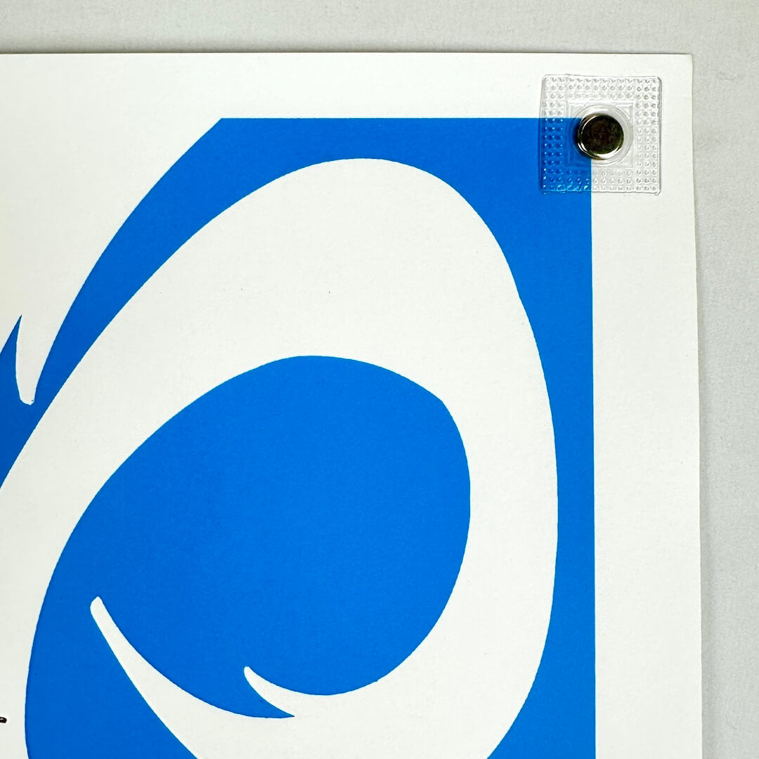 Top right corner of poster with no visible damage. 