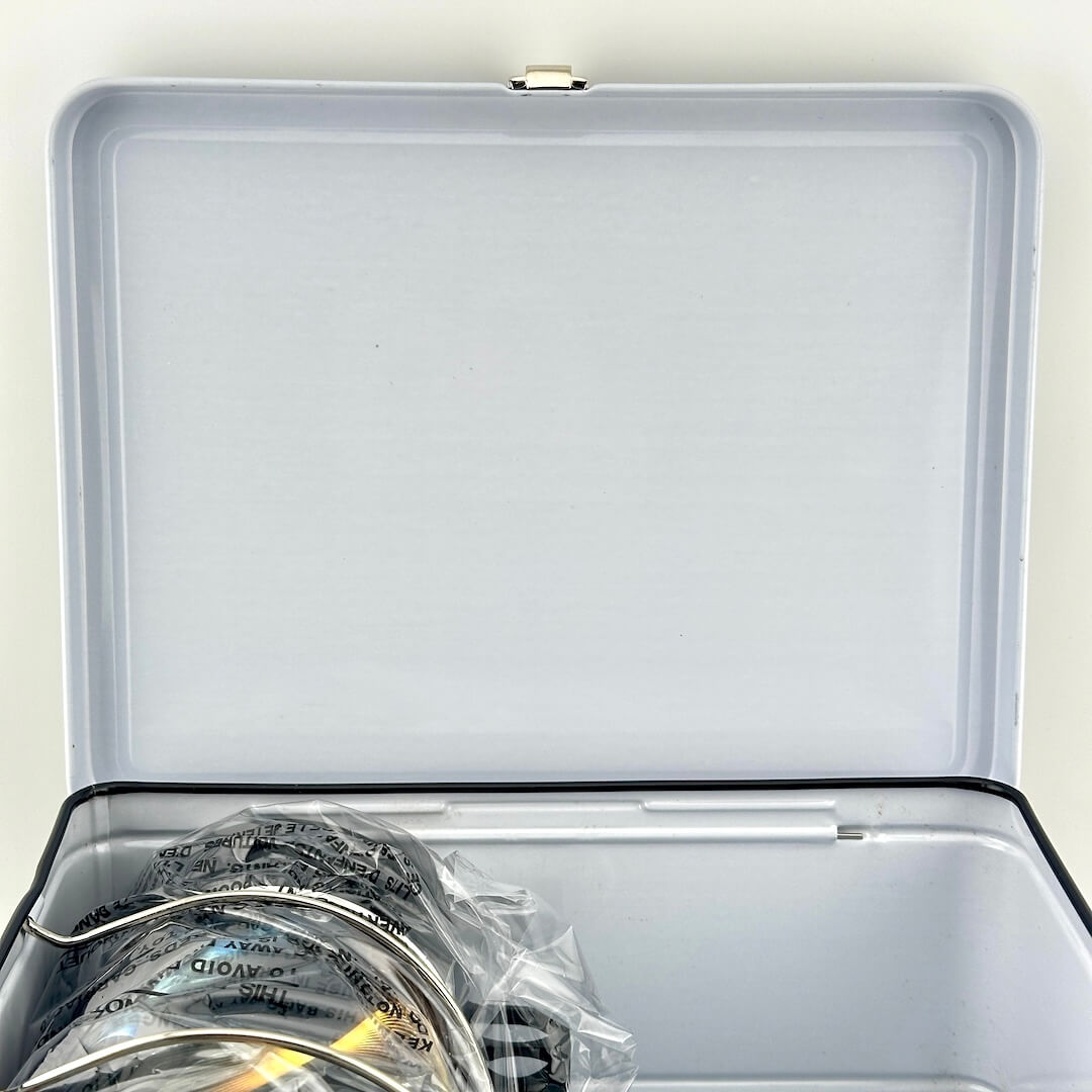 View of interior lid of lunchbox, all white, with no spots of wear. 
